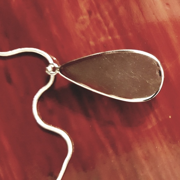 NWOT 18" flower pendant on .925 stamped chain. - Picture 2 of 5